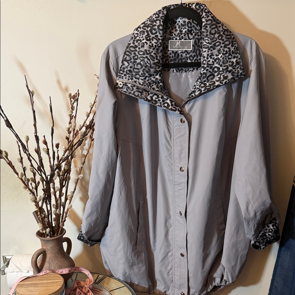 JM Collection Gray rain Jacket with Leopard Print Collar Super cute